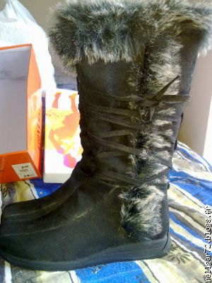 bottes en daim noire de profil